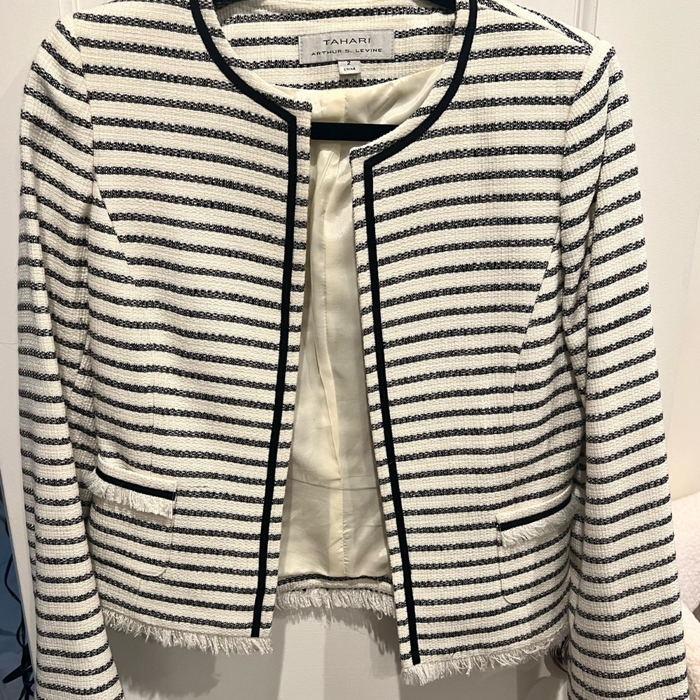 TAHARI Women's Striped Black and White Jacket - Like New